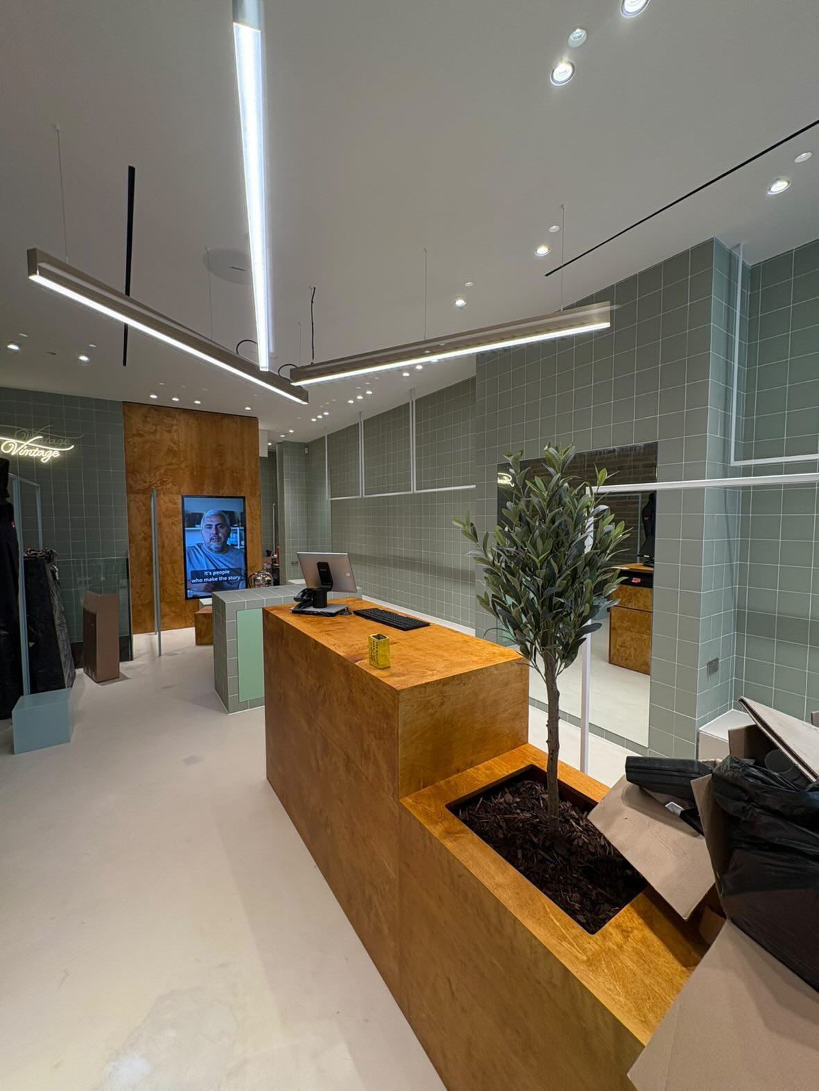 Retail fit-out lighting & power